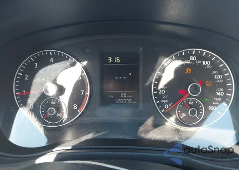 2012 Volkswagen Passat 2.5L S z USA, uszkodzony, nr VIN 1VWAP7A33CC021572